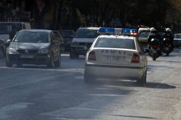 Ύποπτο αυτοκίνητο σε παράδρομο της Αττικής Οδού – Χάος στους γύρω δρόμους